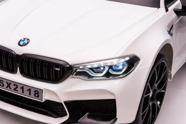 Elektro Kinderfahrzeug "BMW M5" - lizenziert - 12V7A Akku, 2 Motoren- 2,4Ghz Fernsteuerung, MP3, Ledersitz+EVA-Weiss – Bild 4